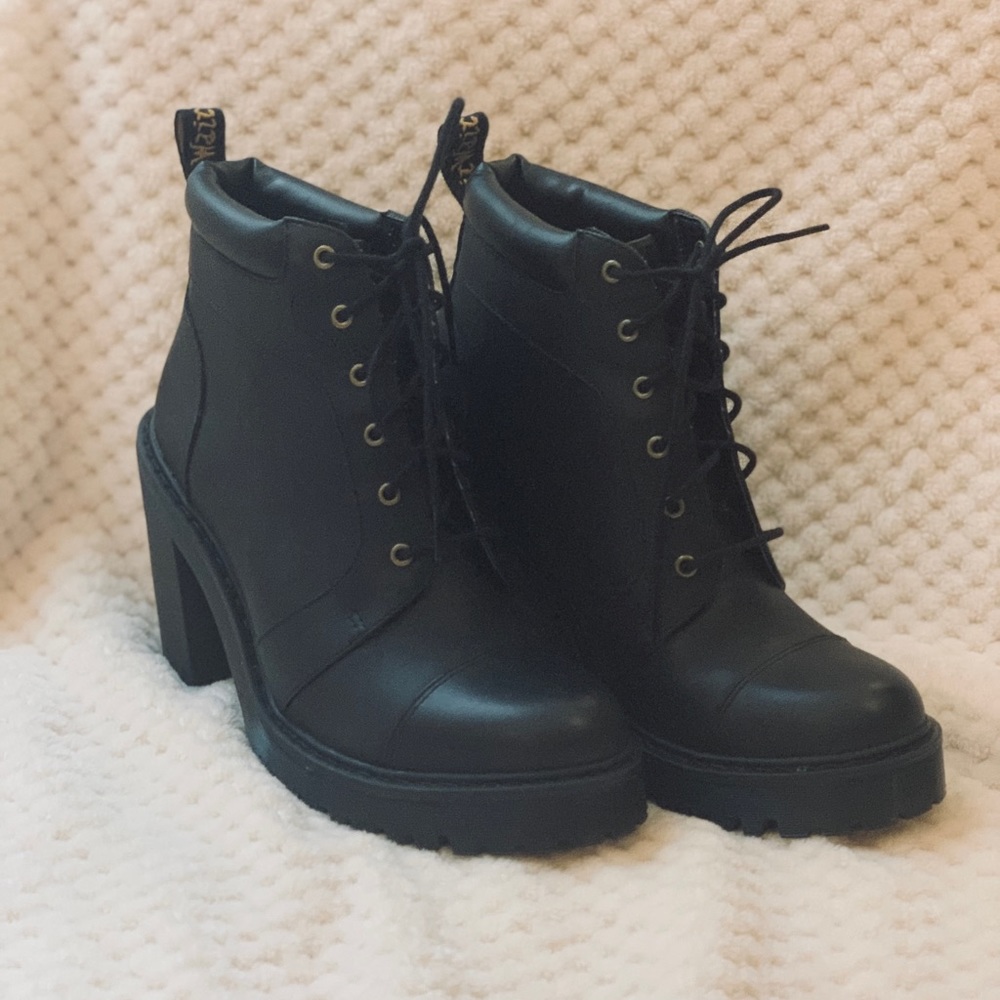 Dr. Martens - Averil Heeled Boot